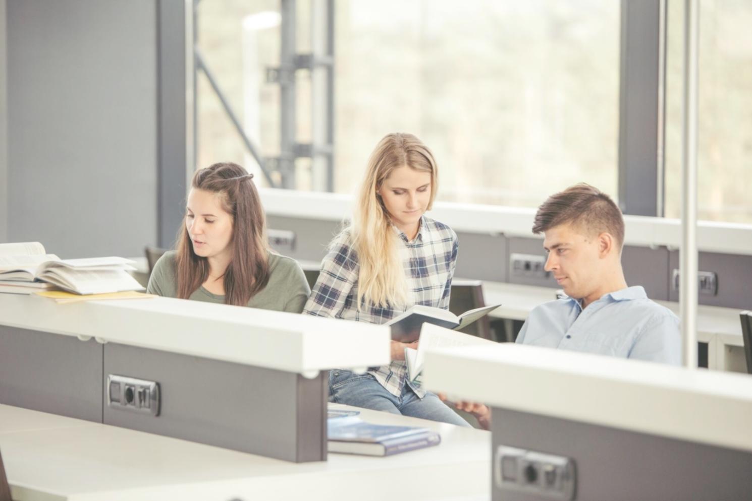 Formation en analyse financière avec graphiques et indicateurs